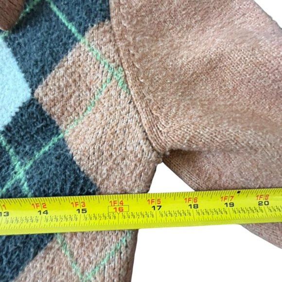 Cream, brown and black argyle cropped sweater #argyle #sweater
-868 - Picture 4 of 5